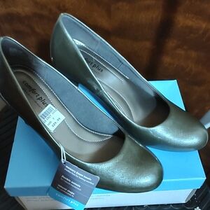 Ladies Heels Pewter Color NIB